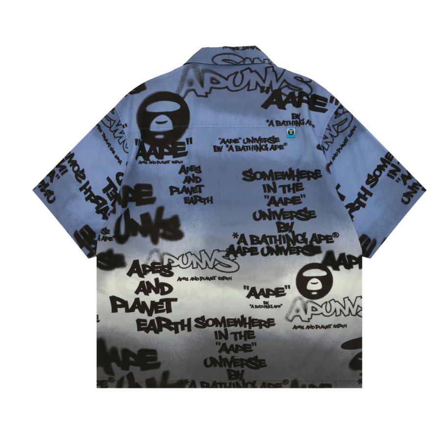 港直郵 Aape 男裝 26春夏 AAPEUNVS 猿人字母塗鴉滿印街頭潮流拼色短袖襯衫8574
