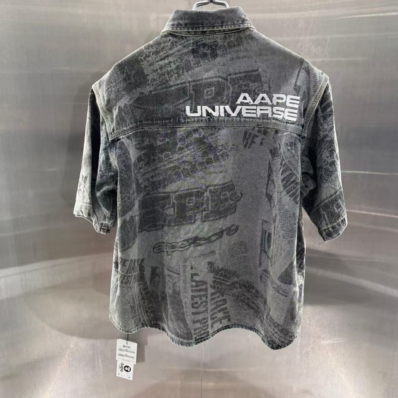香港代購 專櫃正品 26春夏 Aape 男 猿人徽章舊報紙拼貼做舊牛仔短袖襯衫8570