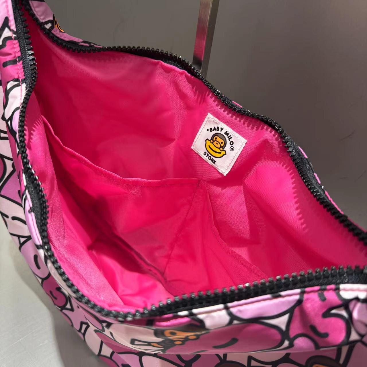 香港直郵 BABY MILO STORE女裝秋冬卡通小猴圖案月牙斜挎包單肩包餃子包4327