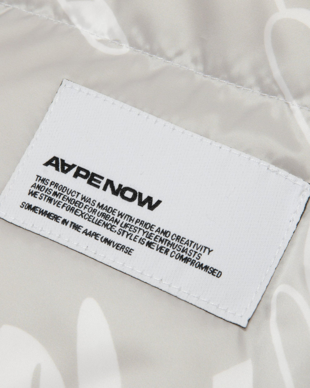 香港直郵 Aape 26秋冬 猿人徽章暗紋迷彩拼接立領羽絨服外套7788 AAPDNM7788XXR