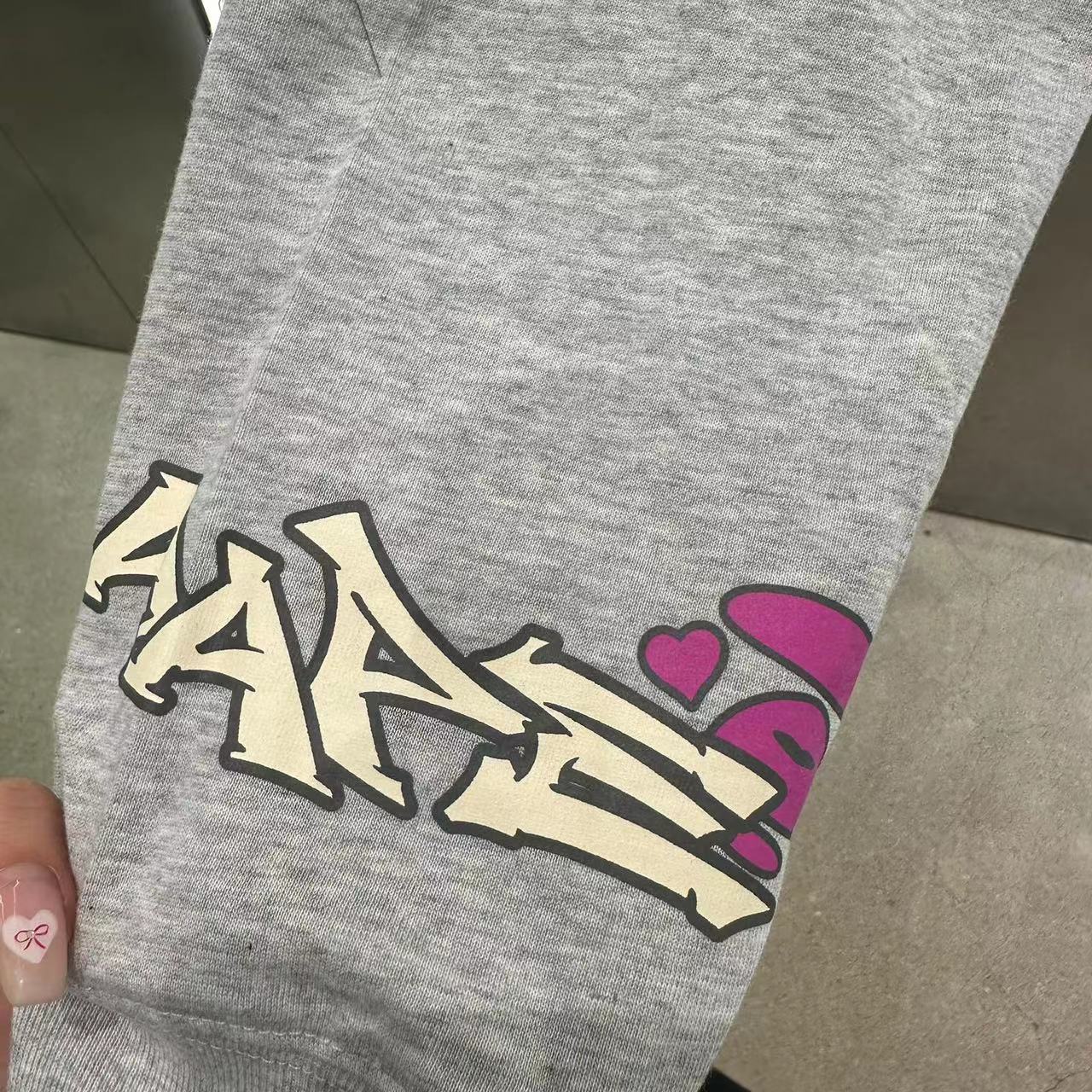 香港專櫃代購 Aap 女裝 24秋冬愛心猿顏裂紋印花撞色插肩休閑長袖T恤1582