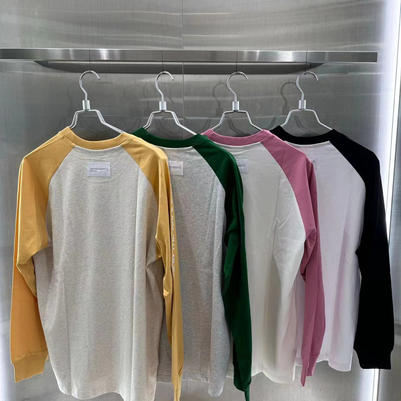 香港專櫃代購 Aape 24秋冬 男猿顏徽章字母印花撞色插肩休閑長袖T恤1541
