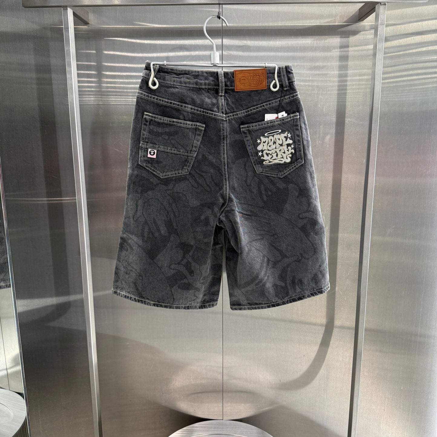 香港代購 專櫃正品 26春夏 Aape 女 猿人刺繡徽章潮流迷彩水洗做舊牛仔短褲D624