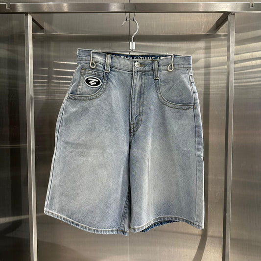 香港代購 專櫃正品 26春夏 Aape 男 刺繡徽章字母浮雕印花水洗做舊牛仔短褲 D603