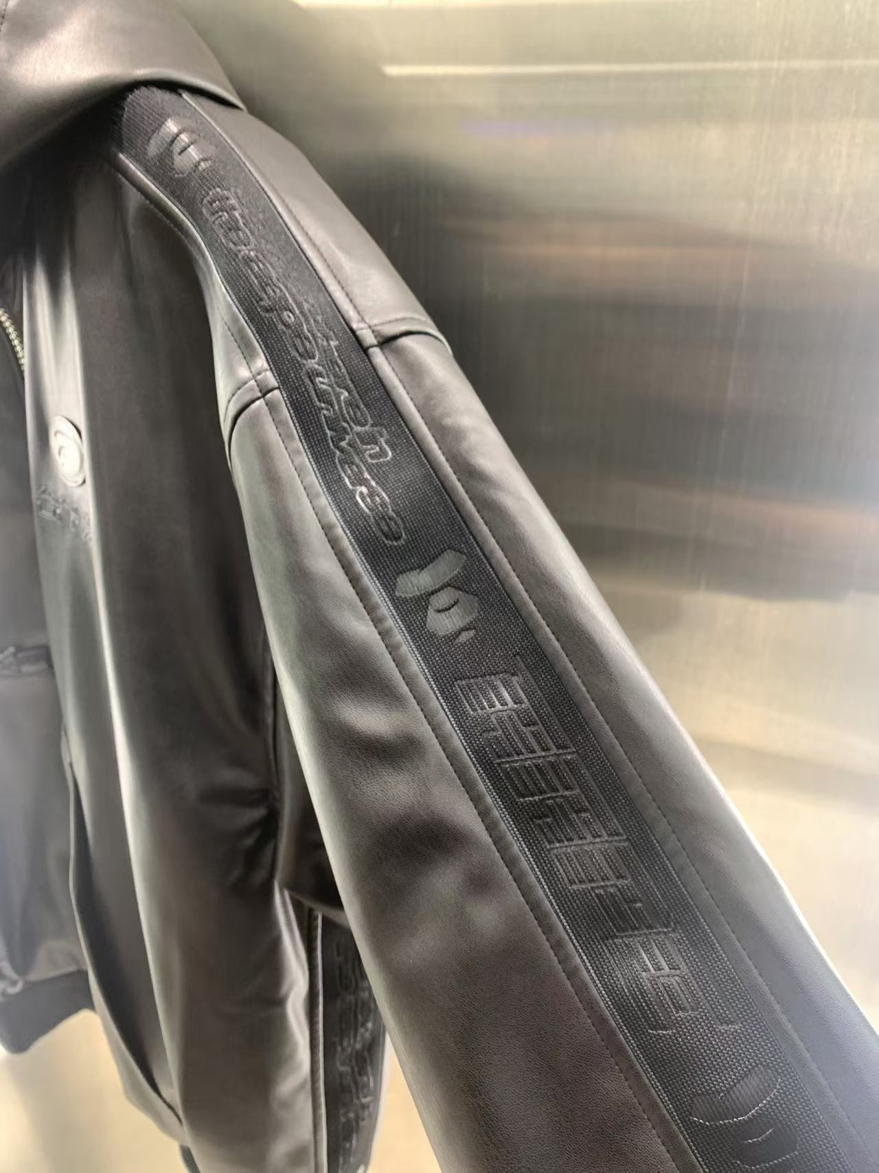 香港專櫃正品代購 Aape 24秋冬猿顏徽章簡約厚保暖仿皮連帽夾克外套7678