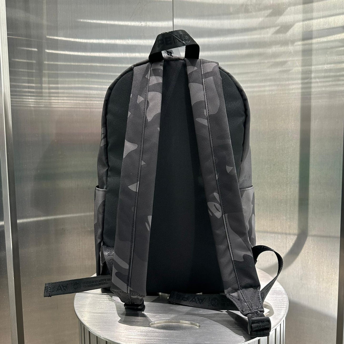 香港直郵 專櫃正品 Aape 26春夏 男 AAPENOW 猿人小標徽章迷彩雙肩包5330