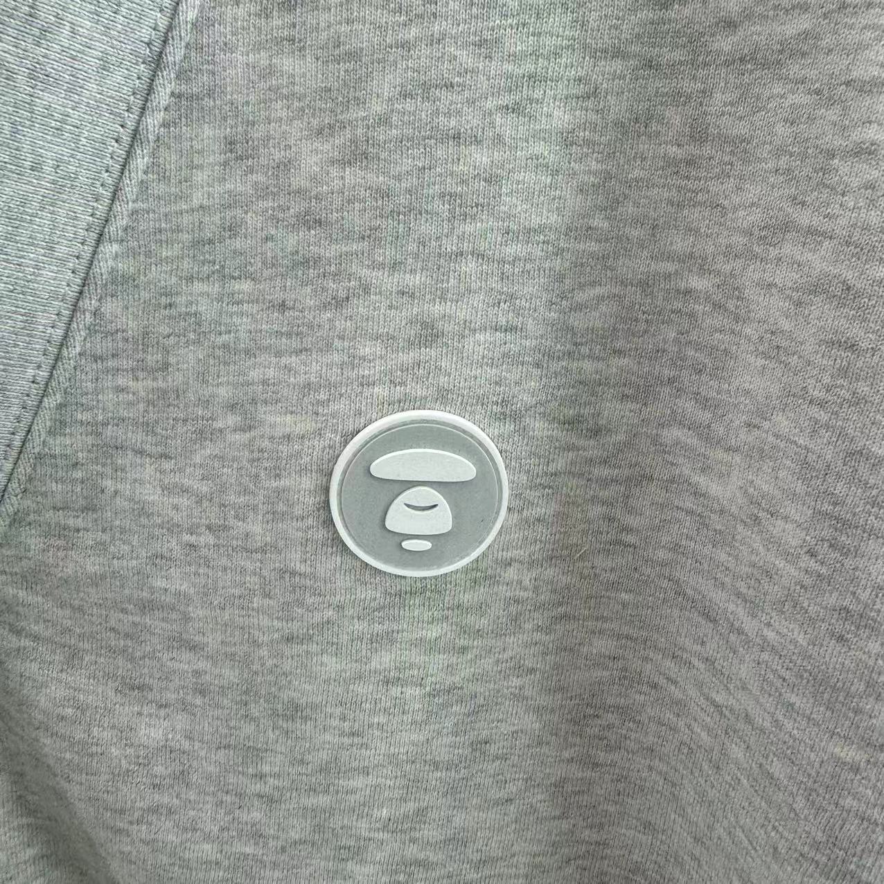 香港專櫃代購 Aape 男裝 24秋冬猿顏徽章字母刺繡休閑V領開衫厚絨衛衣329