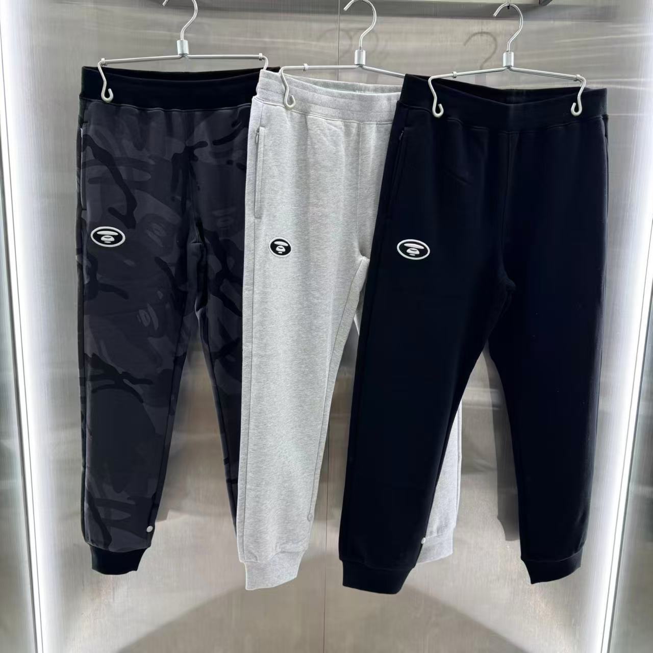香港直郵 Aape 男裝 25秋冬猿人刺繡迷彩口袋潮流薄絨束腳褲C644