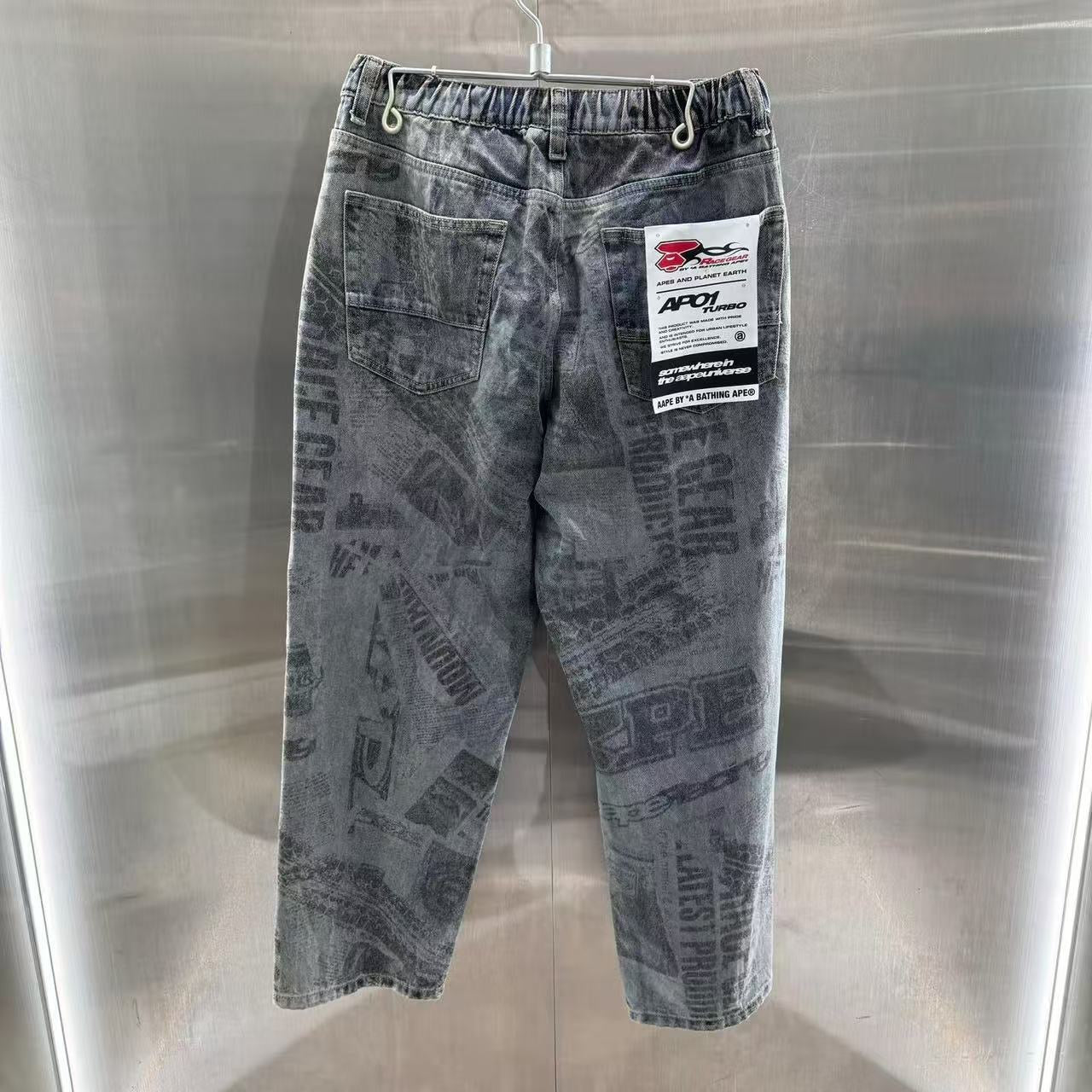 香港代購 專櫃正品 26春夏 Aape 猿人刺繡復古水洗舊報紙印花牛仔長褲C699