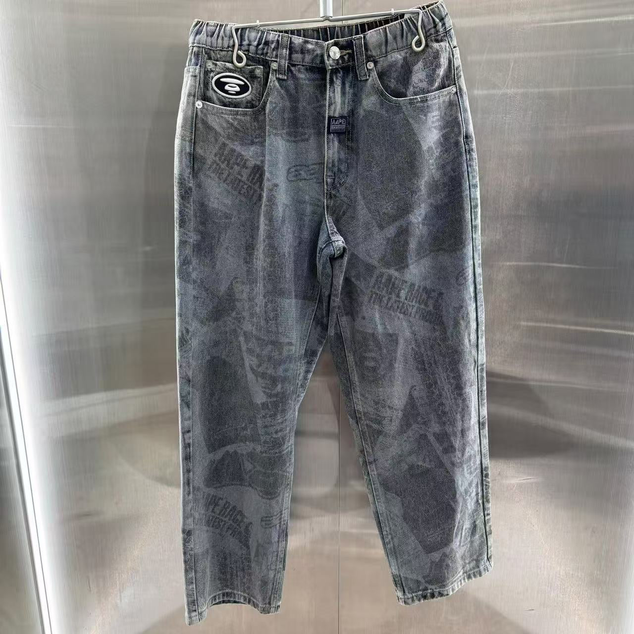 香港代購 專櫃正品 26春夏 Aape 猿人刺繡復古水洗舊報紙印花牛仔長褲C699
