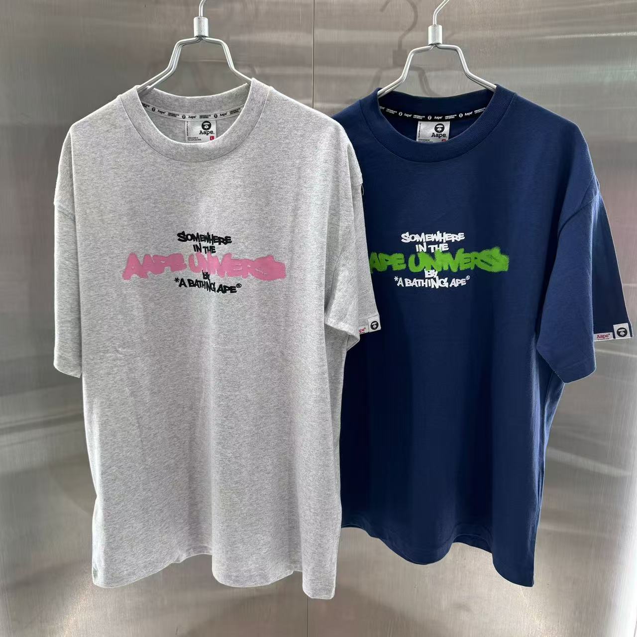 香港直郵 專櫃正品 Aape 26春夏 男 AAPEUNVS 迷彩猿人字母塗鴉潮流印花短袖T恤 1883