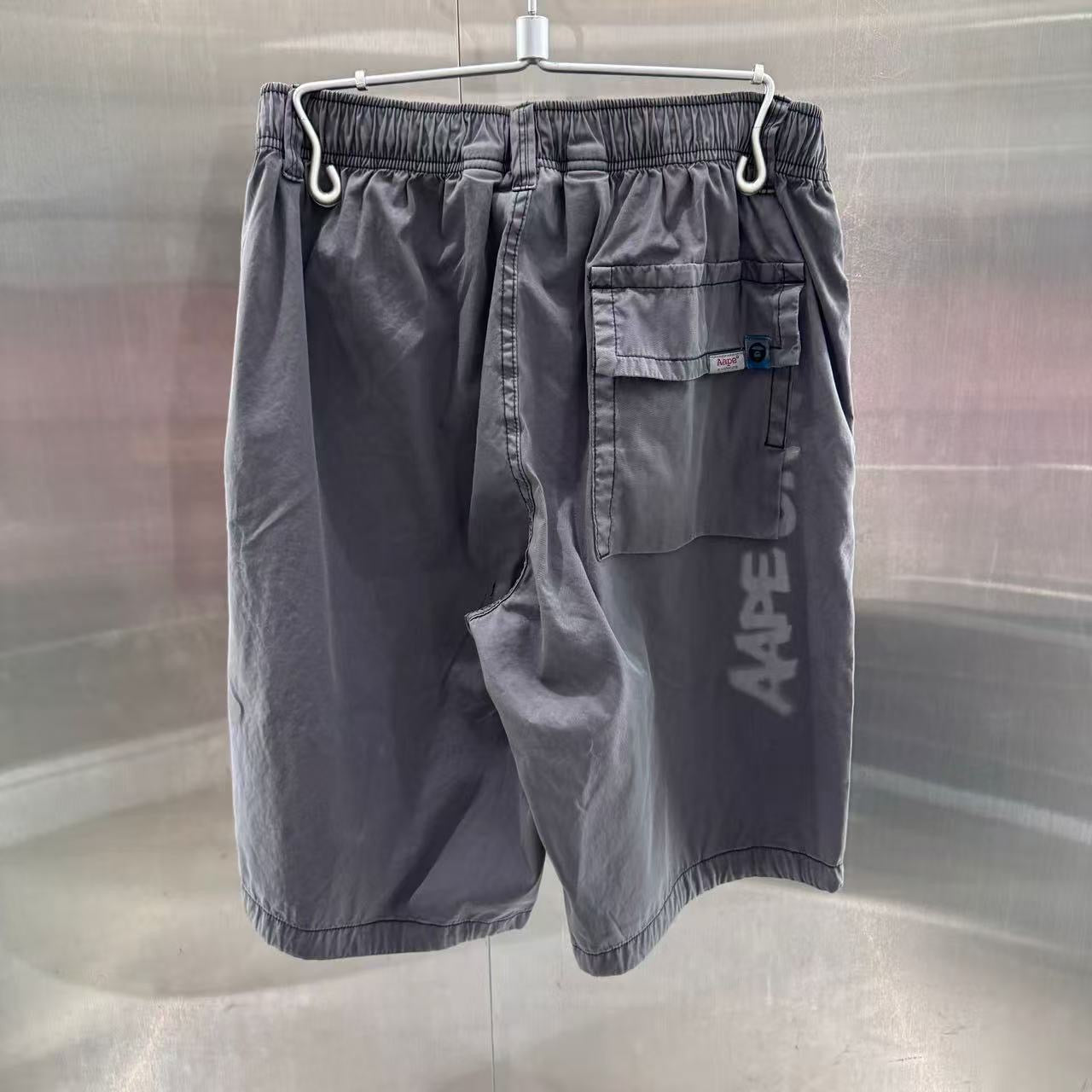 香港代購 專櫃正品 26春夏 Aape 男 AAPEUNVS 猿人徽章水洗做舊潮流迷彩工裝短褲D614