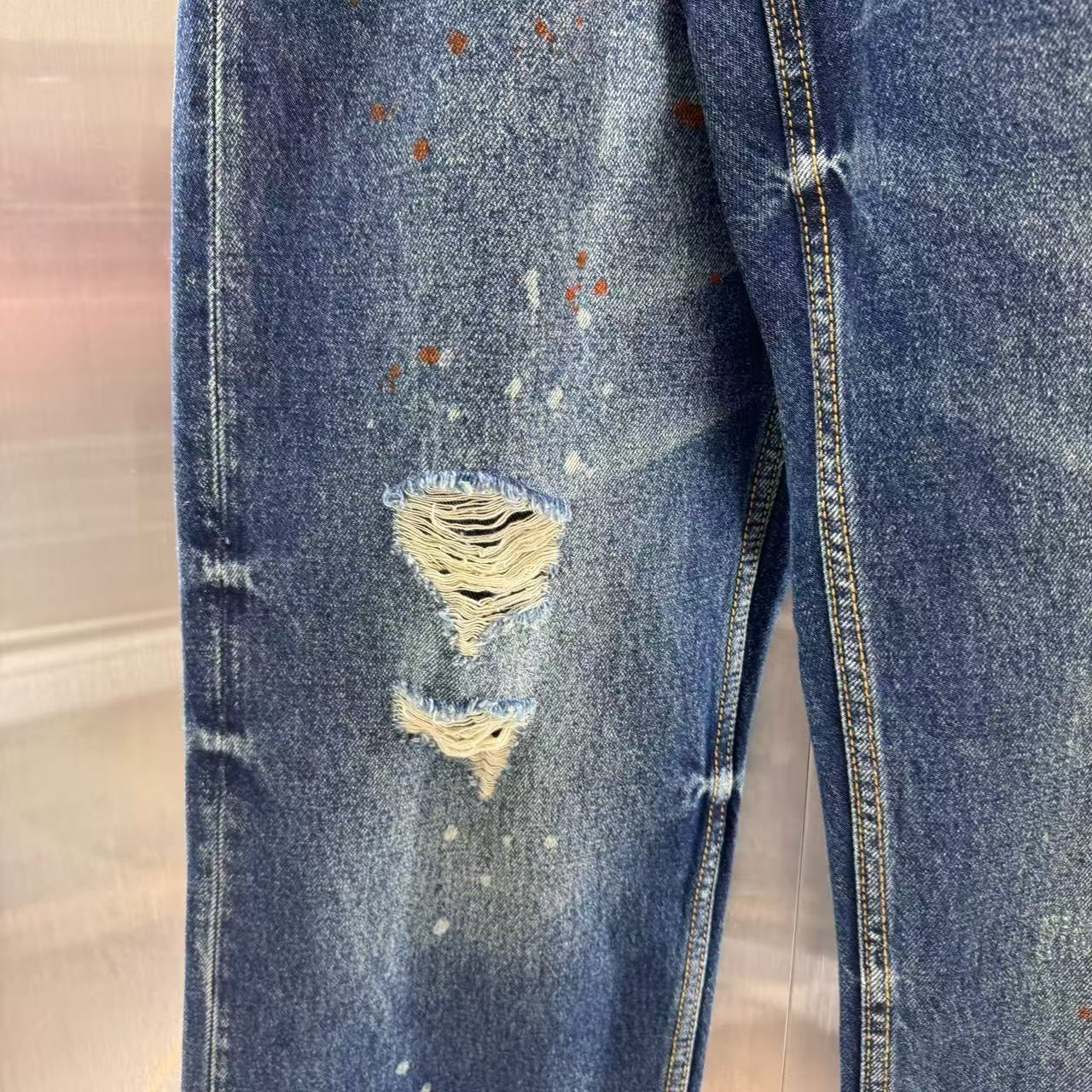 香港代購 專櫃正品 26春夏 Aape 男 AAPEUNVS 猿人刺繡徽章潑墨水洗做舊牛仔褲D642