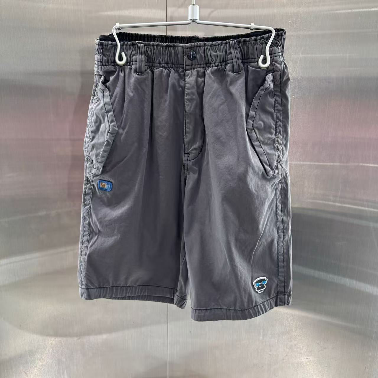 香港代購 專櫃正品 26春夏 Aape 男 AAPEUNVS 猿人徽章水洗做舊潮流迷彩工裝短褲D614