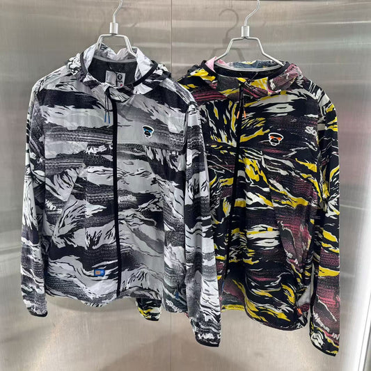香港代購 專櫃正品 26春夏 Aape 男 AAPEUNVS 猿人徽章迷彩滿印潮流個性連帽夾克外套7776