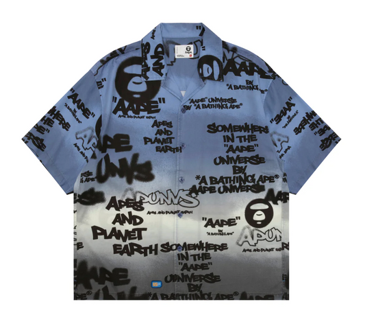 港直郵 Aape 男裝 26春夏 AAPEUNVS 猿人字母塗鴉滿印街頭潮流拼色短袖襯衫8574