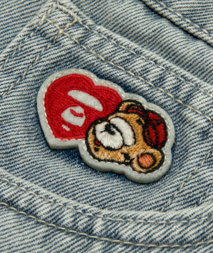 Aape 香港直郵 26春夏 心形刺繡章水洗做舊毛邊低腰牛仔短褲D622