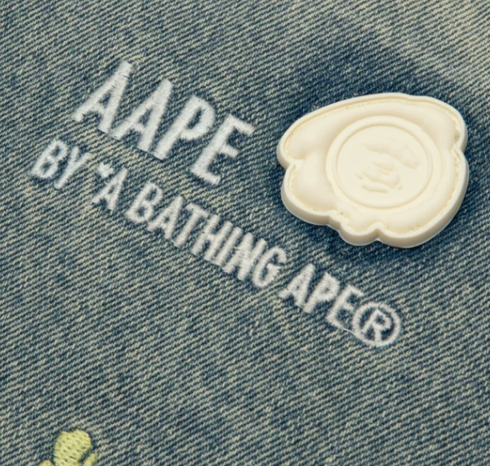 香港直郵 Aape 26秋冬 男裝潑墨刺繡水洗做舊牛仔連帽夾克外套7816