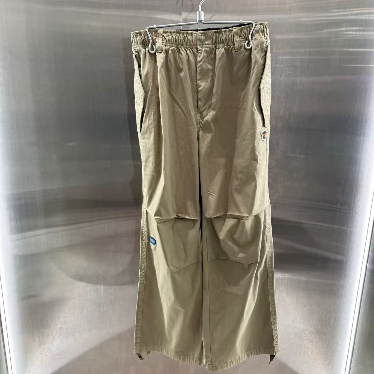 香港代購 專櫃正品 26春夏 Aape 男 AAPEUNVS 猿人徽章水洗做舊潮流休閒寬鬆工裝褲 D610