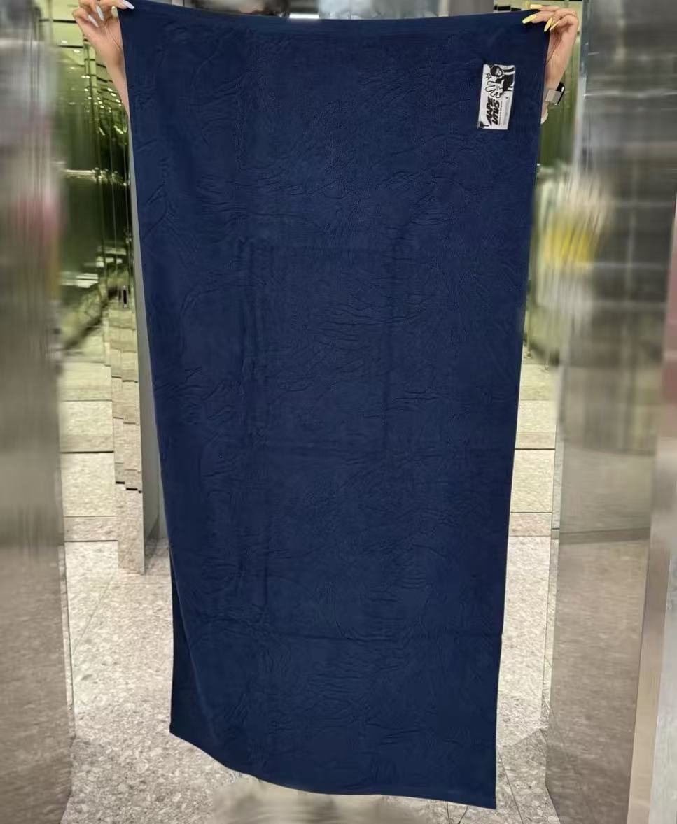 Aape 藍色暗紋浴巾