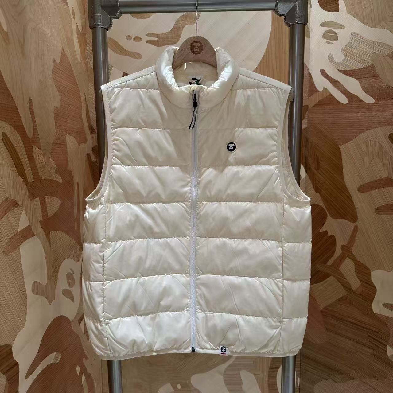 香港直郵 Aape 26秋冬 男 AAPENOW 小標徽章純色羽絨背心7784