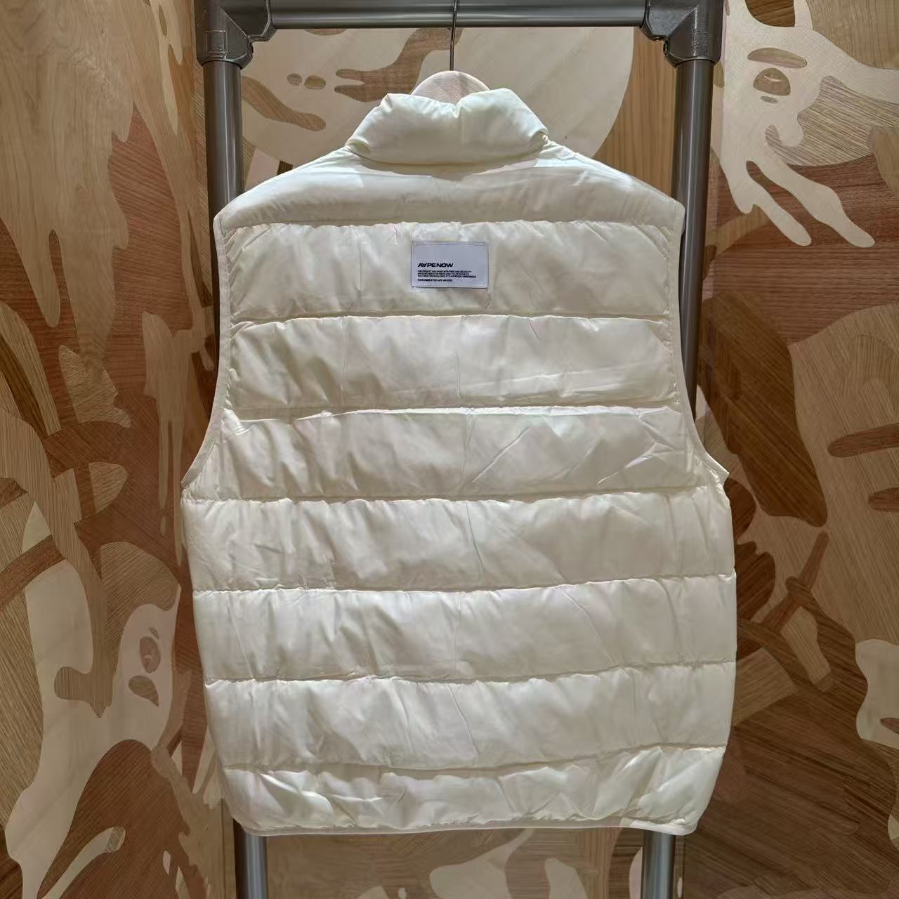 香港直郵 Aape 26秋冬 男 AAPENOW 小標徽章純色羽絨背心7784