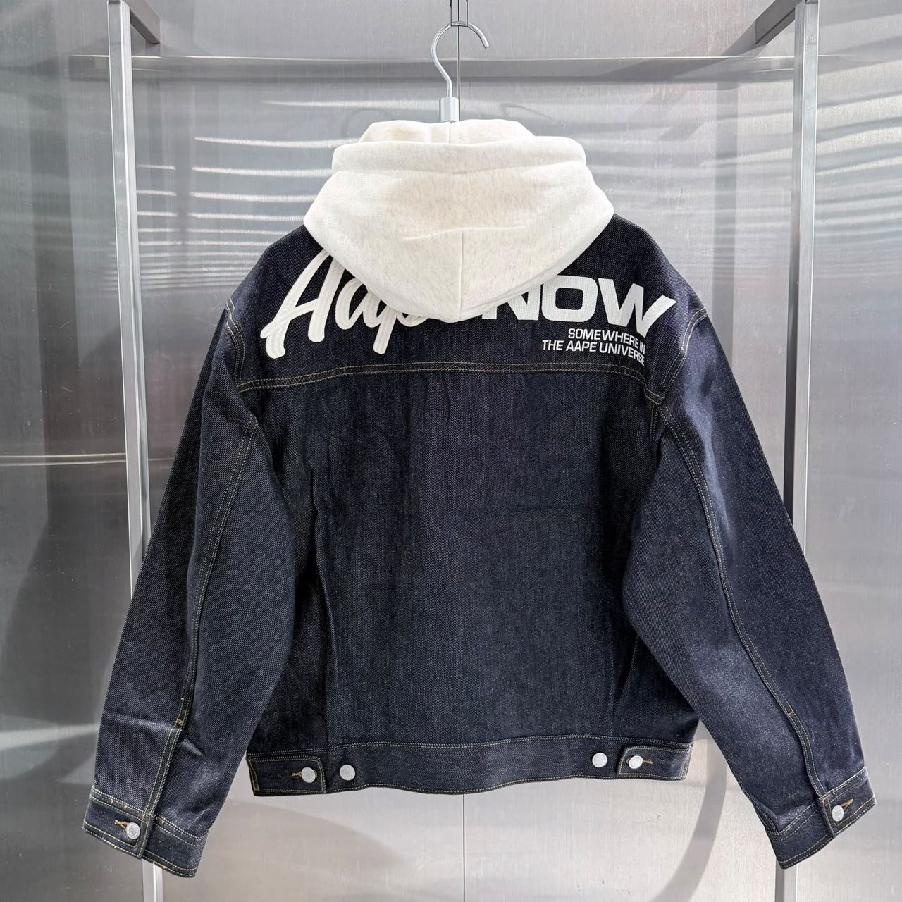 香港直郵 Aape 26秋冬 男 刺繡章可拆卸帽水洗做舊工裝牛仔夾克 7796