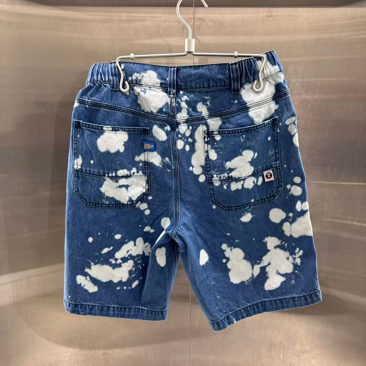 香港代購 專櫃正品 26春夏 Aape 男 AAPEUNVS 字母刺繡漂白潑墨效果潮流牛仔短褲D613