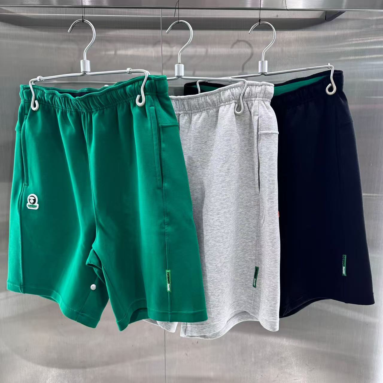 香港直郵 專櫃正品 Aape 26春夏 男 AAPEUNVS 運動系列匹克球猿人徽章舒適休閒短褲D637
