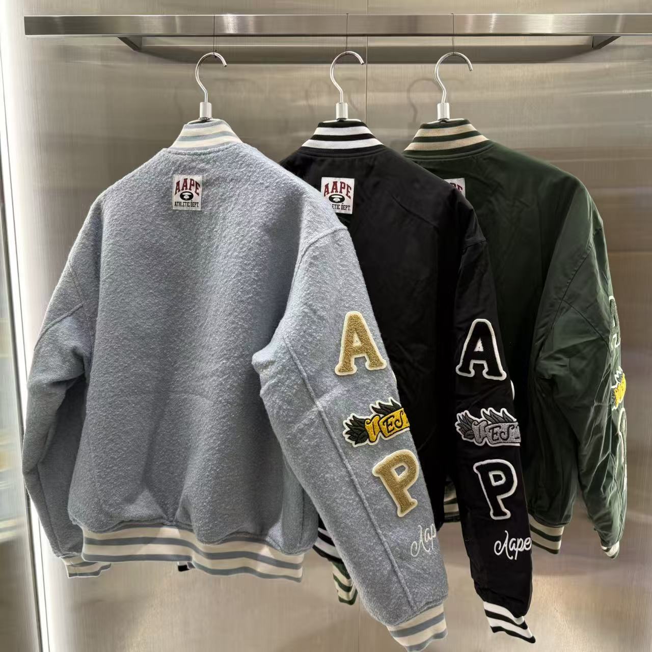 香港直郵 Aape 25秋冬 男 校園猿人徽章潮流棒球服夾克外套7742