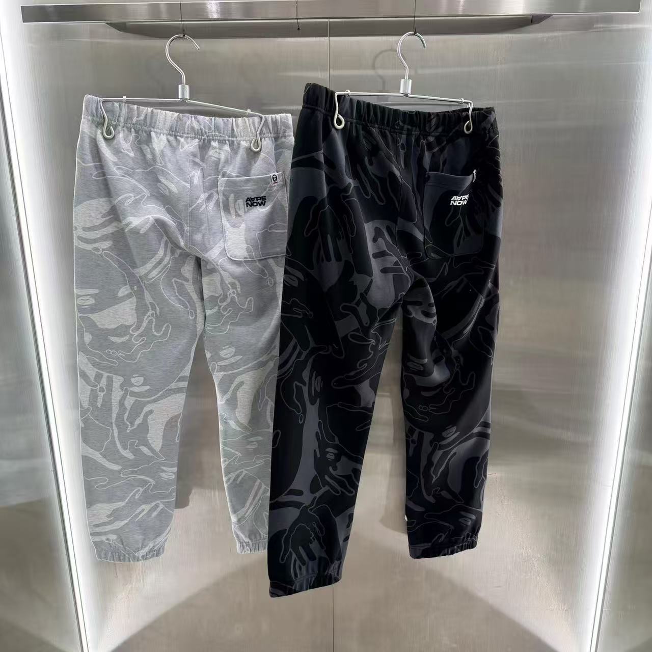 香港直郵 Aape 26春夏 男 春夏梅花徽章印花口袋迷彩束腳休閑長褲C686