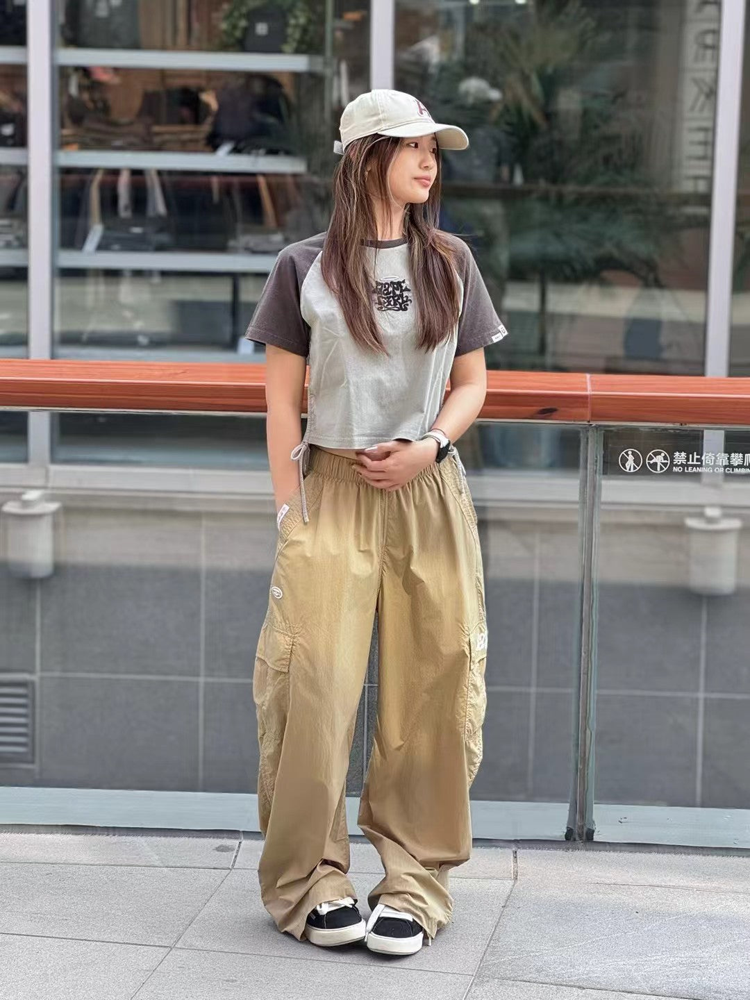 Aape 香港直郵 26春夏 猿人刺繡徽章寬鬆潮流純色工裝褲D633