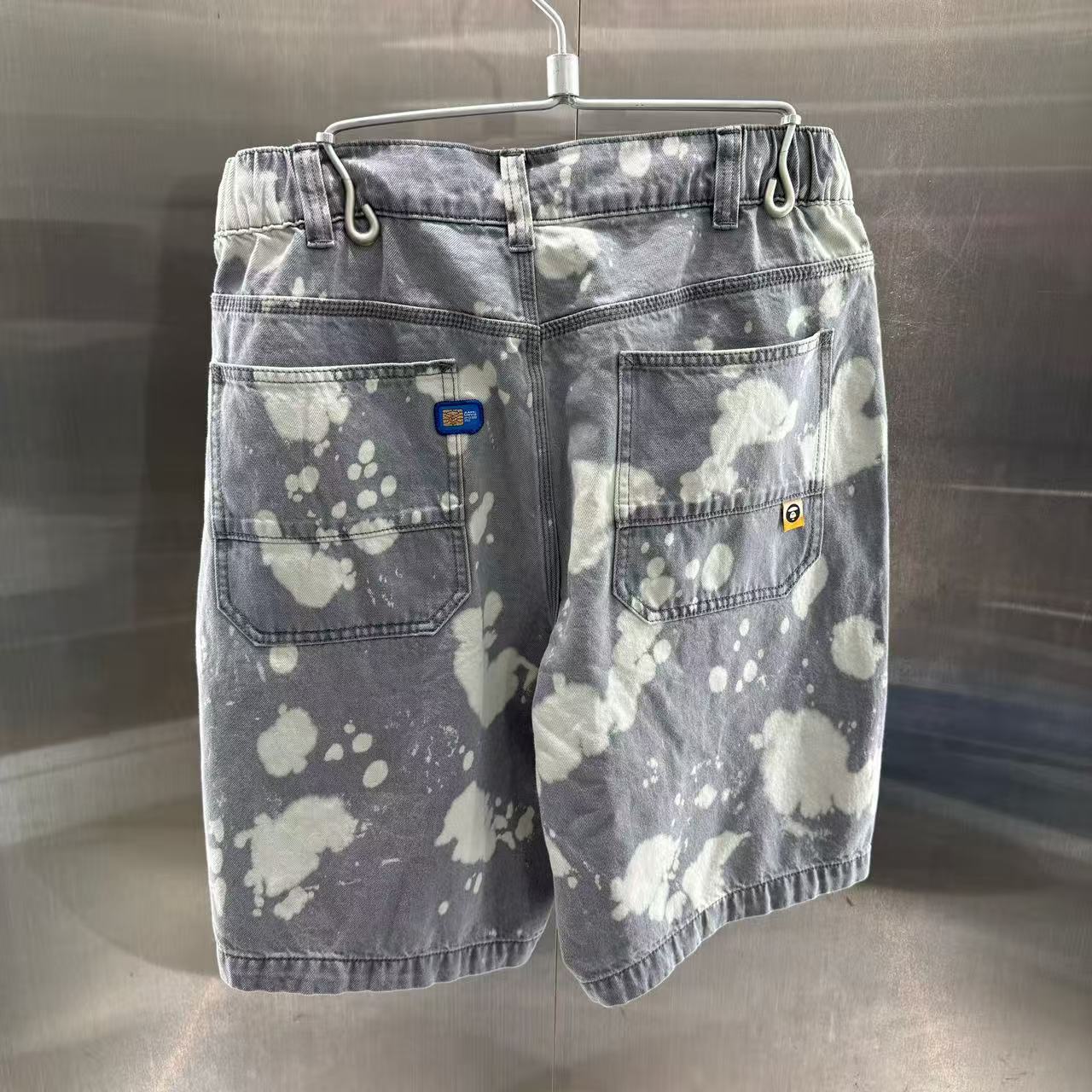 香港代購 專櫃正品 26春夏 Aape 男 AAPEUNVS 字母刺繡漂白潑墨效果潮流牛仔短褲D613