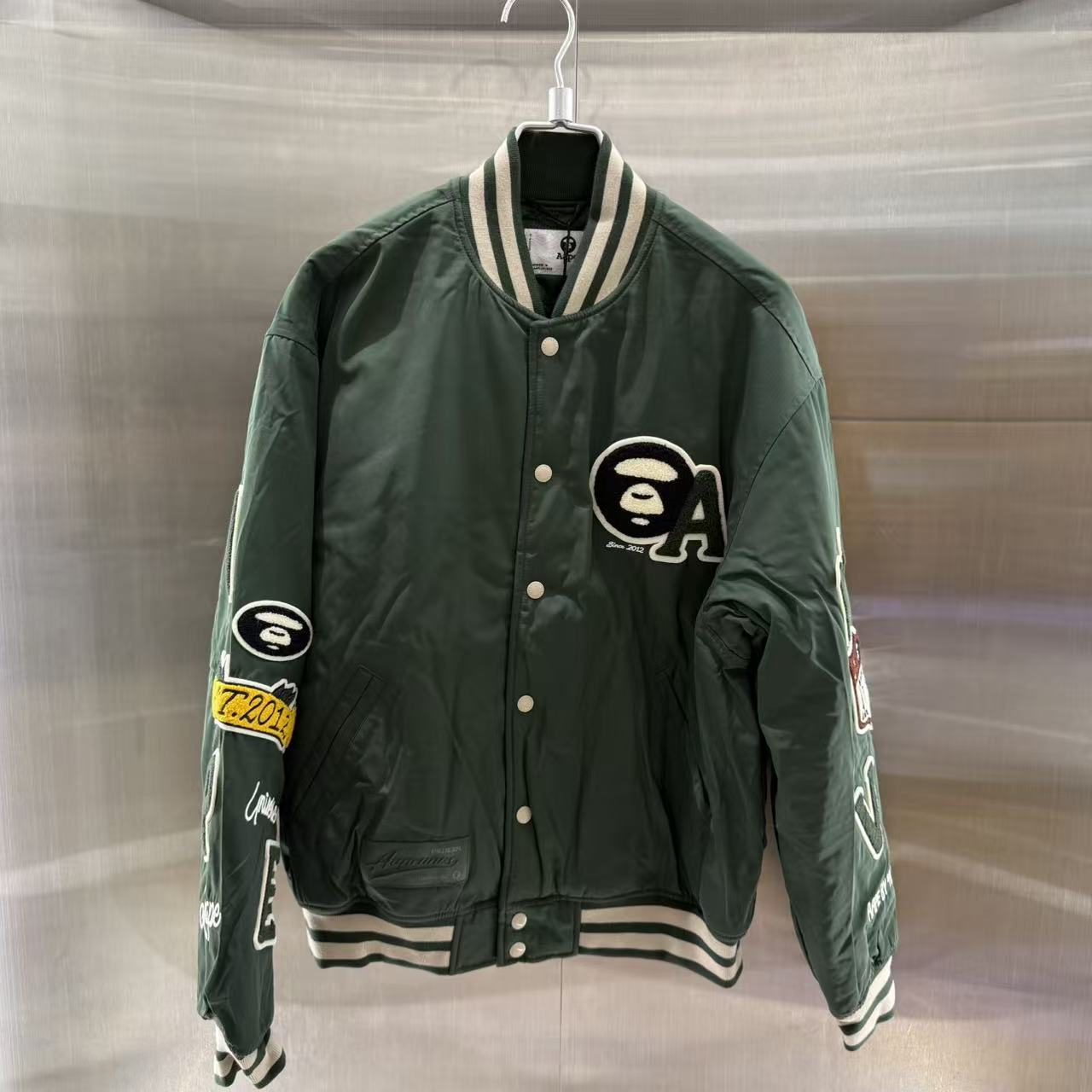 香港直郵 Aape 25秋冬 男 校園猿人徽章潮流棒球服夾克外套7742