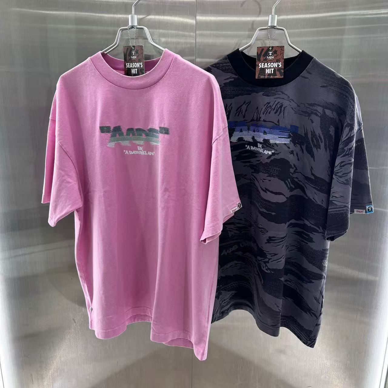香港代購 專櫃正品 26春夏 Aape 男 AAPEUNVS 字母刺繡抓頭小猴拼貼布迷彩短袖T恤 1880