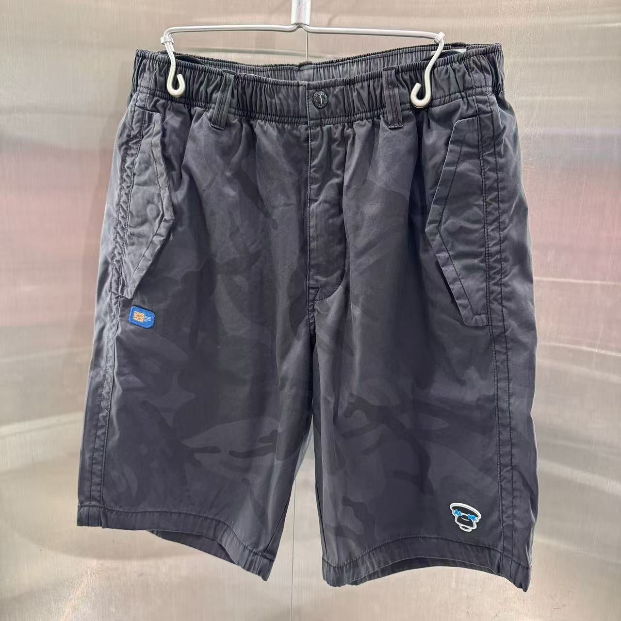 香港代購 專櫃正品 26春夏 Aape 男 AAPEUNVS 猿人徽章水洗做舊潮流迷彩工裝短褲D614