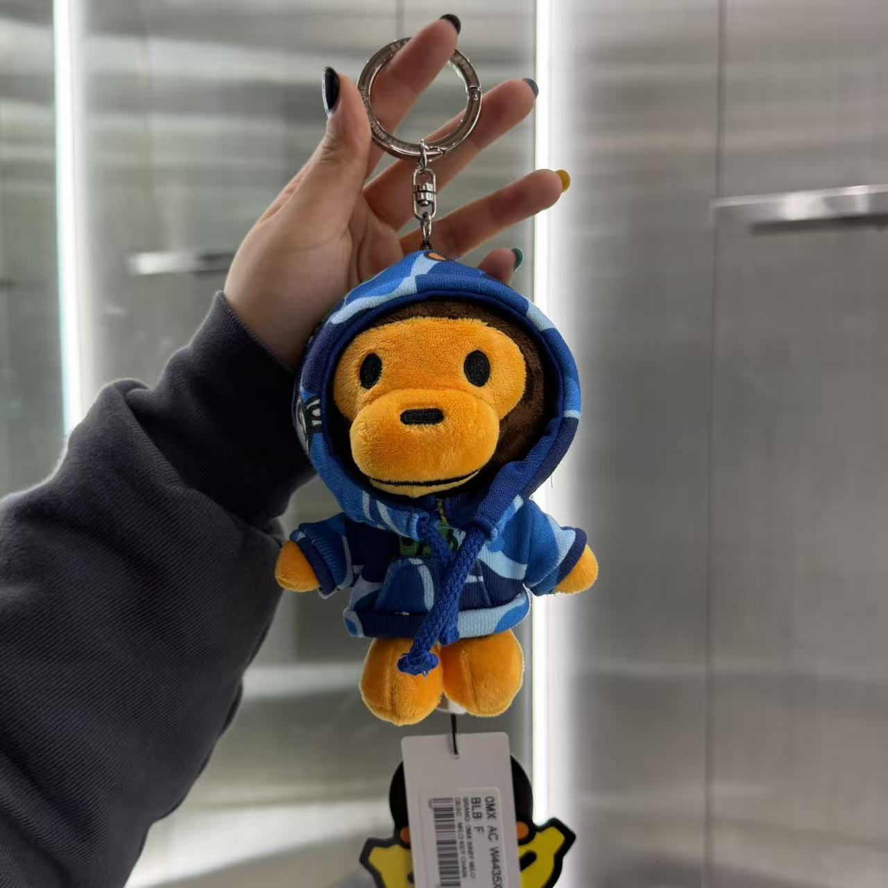 BABY MILO STORE 迷彩衛衣卡通小猴公仔鑰匙扣掛飾4435