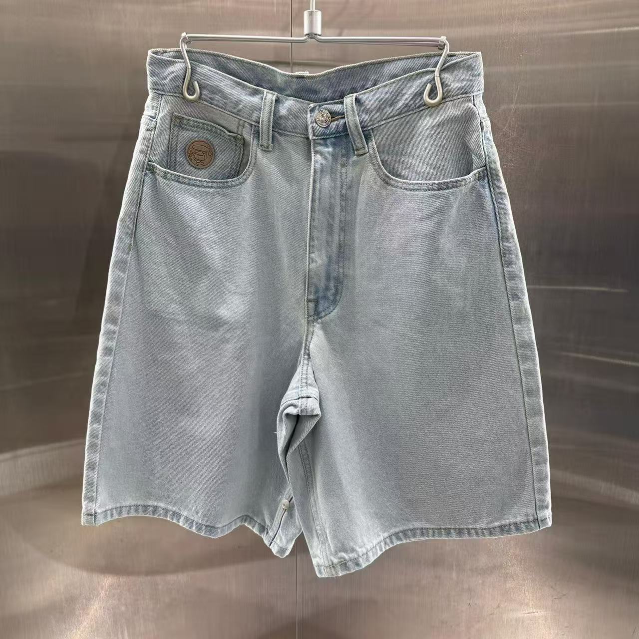 香港代購 專櫃正品 26春夏 Aape 男 AAPENOW 猿人徽章字母刺繡復古水洗做舊牛仔短褲C677