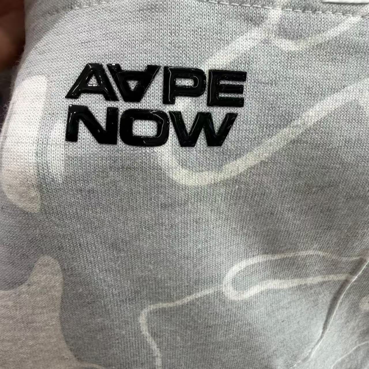 香港直郵 Aape 26春夏 男 春夏梅花徽章印花口袋迷彩束腳休閑長褲C686