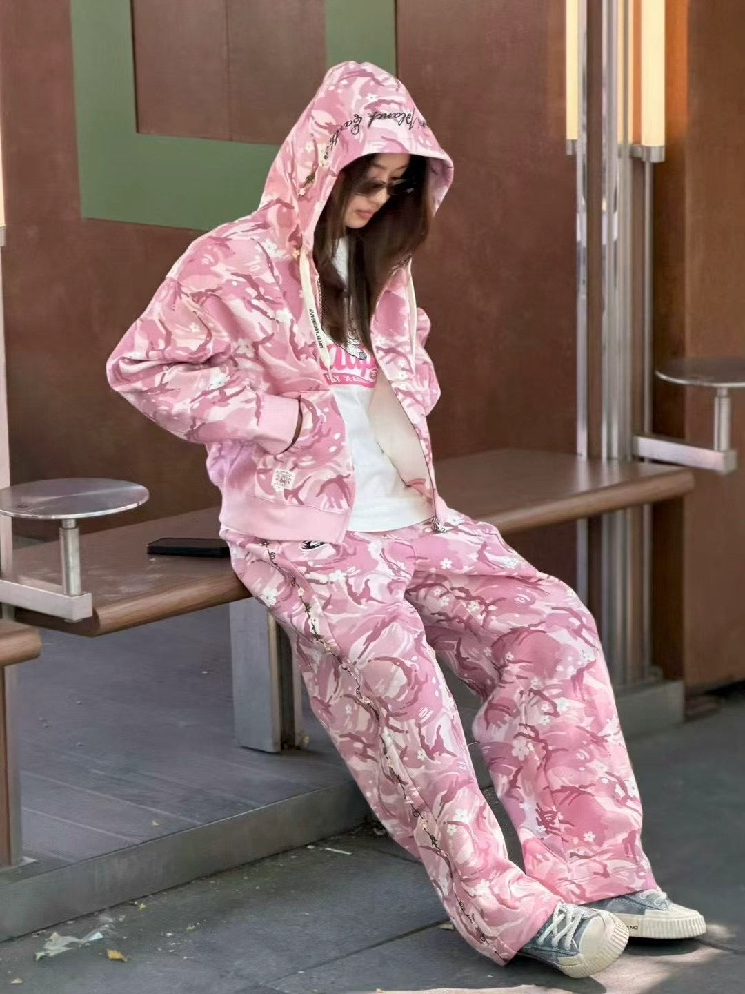 香港直郵 Aape 女装 26秋冬美式学院风花卉刺绣迷彩宽松直筒卫裤D675 AAPPTWD675XBR