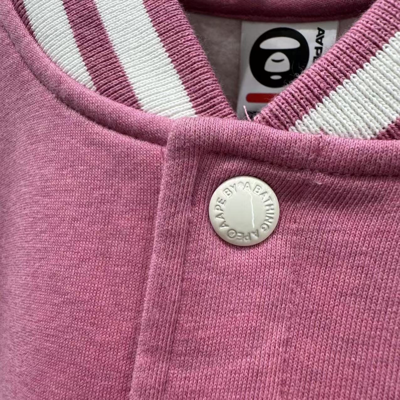 香港直郵 Aape 25秋冬 男 猿人徽章潮流休閑薄絨衛衣棒球服外套C360