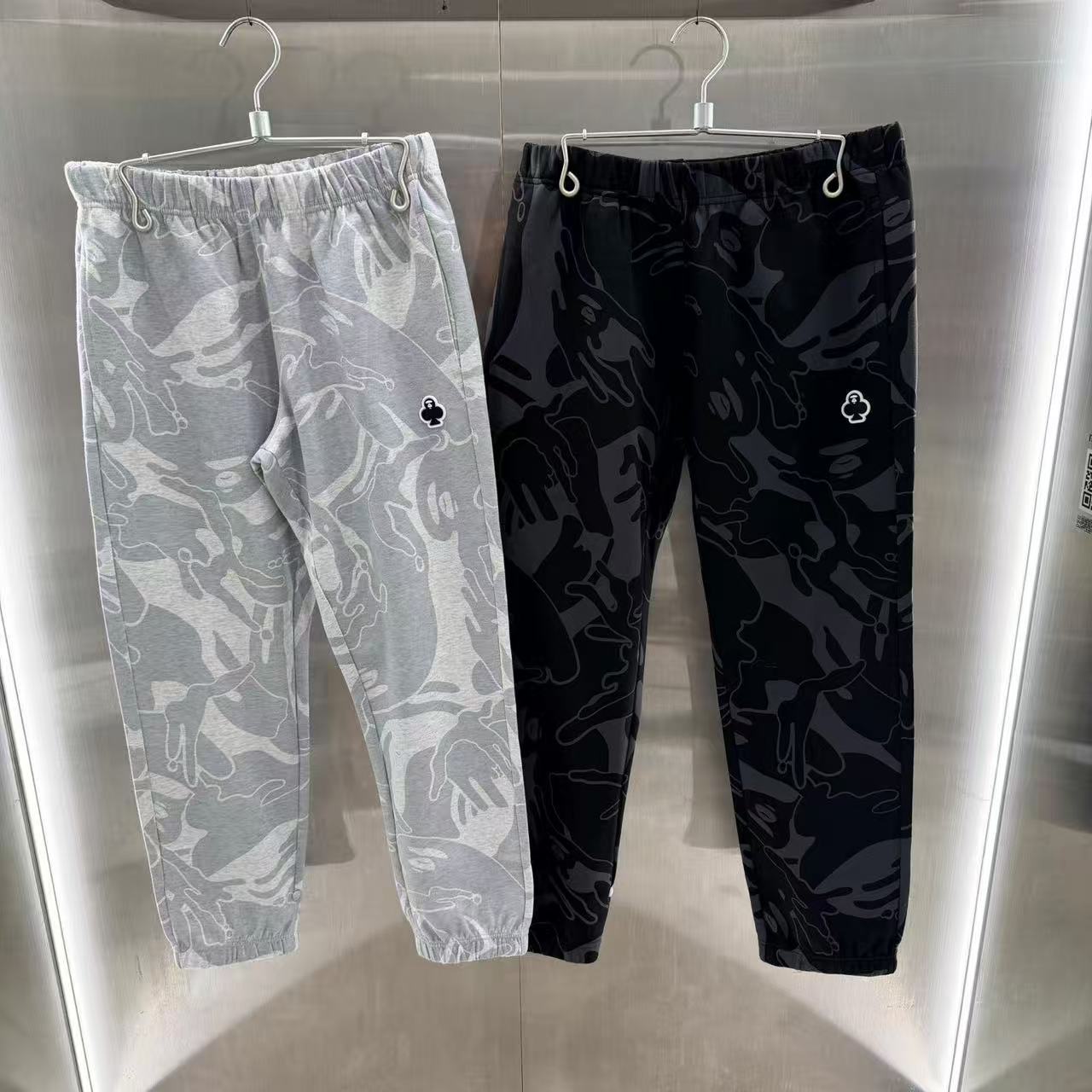 香港直郵 Aape 26春夏 男 春夏梅花徽章印花口袋迷彩束腳休閑長褲C686