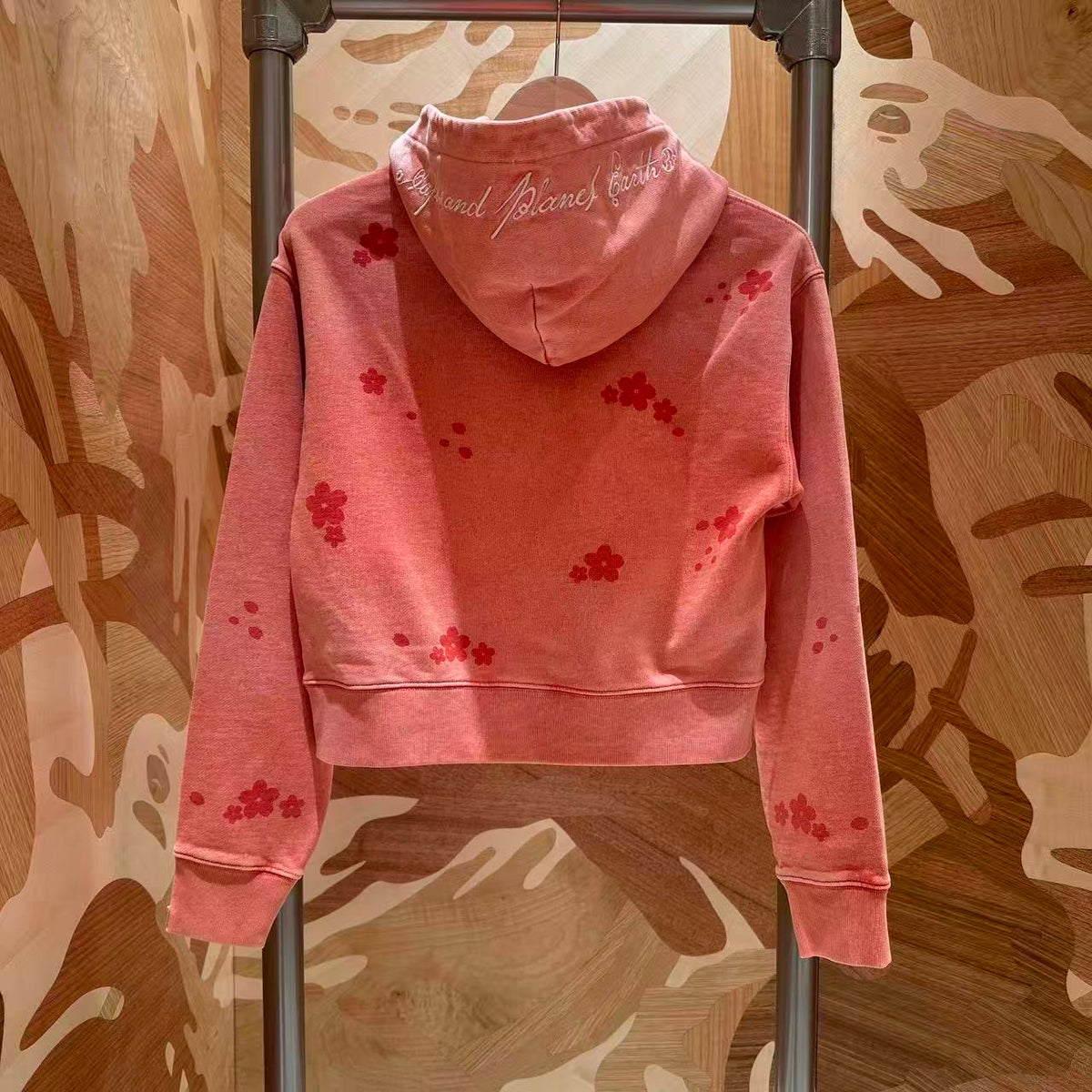 香港直郵 Aape 女裝 26秋冬水洗做舊花卉印花短款連帽衛衣E352 AAPSWWE352XXR