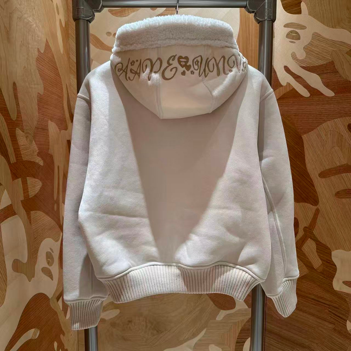 香港直郵 Aape 女裝 26秋冬心型刺繡搖粒絨內襯仿麂皮夾克外套7821  AAPJKW7821XXR