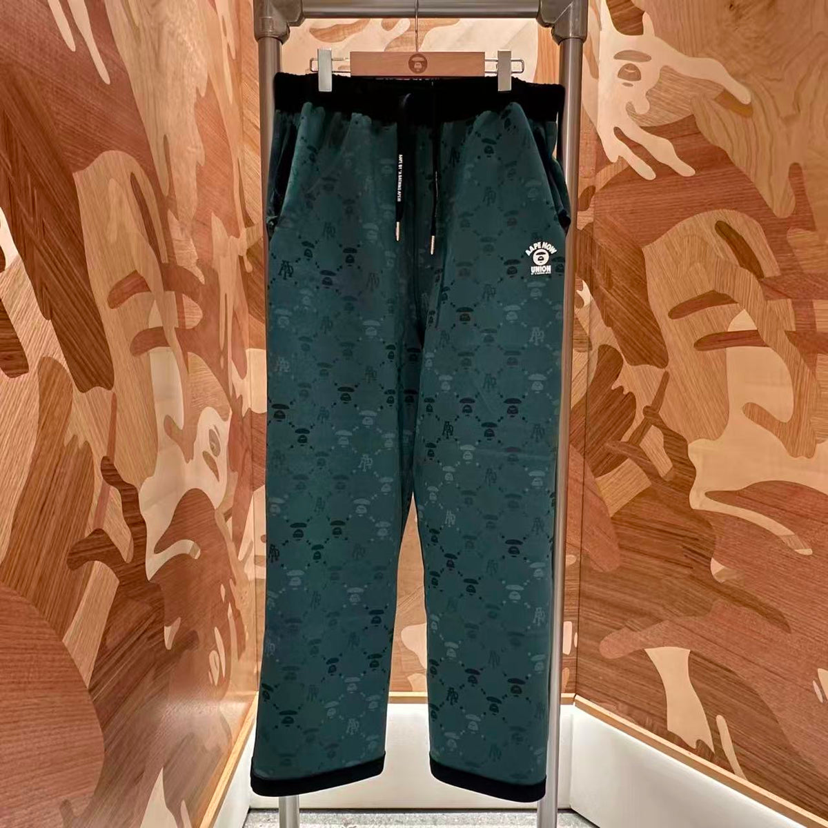 香港直郵 Aape 男裝 26秋冬雙麵穿老花猿人迷彩純色休閒衛褲D666 AAPPTMD666XXR