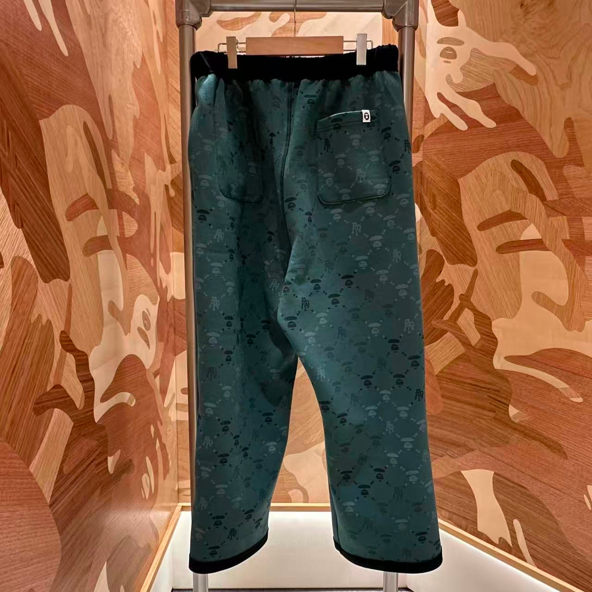 香港直郵 Aape 男裝 26秋冬雙麵穿老花猿人迷彩純色休閒衛褲D666 AAPPTMD666XXR
