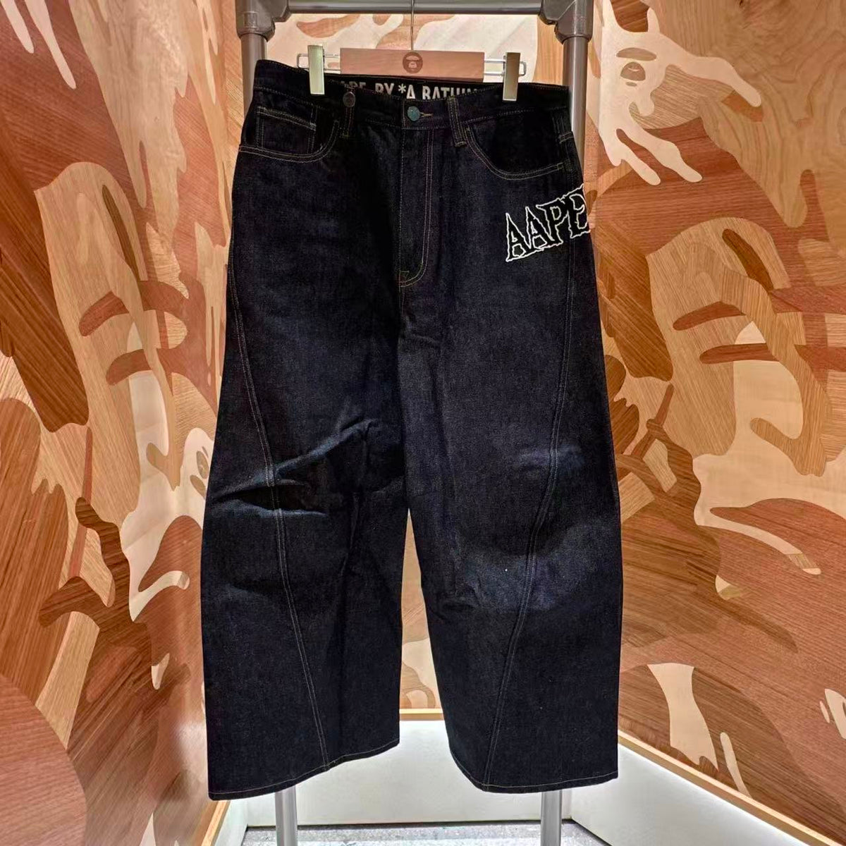 香港直郵 Aape 男裝 26秋冬3D立體剪裁字母刺繡原色牛仔褲D657 AAPPTMD657XXR