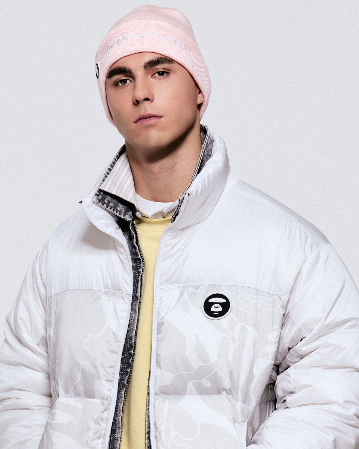 香港直郵 Aape 26秋冬 猿人徽章暗紋迷彩拼接立領羽絨服外套7788  AAPDNM7788XXR