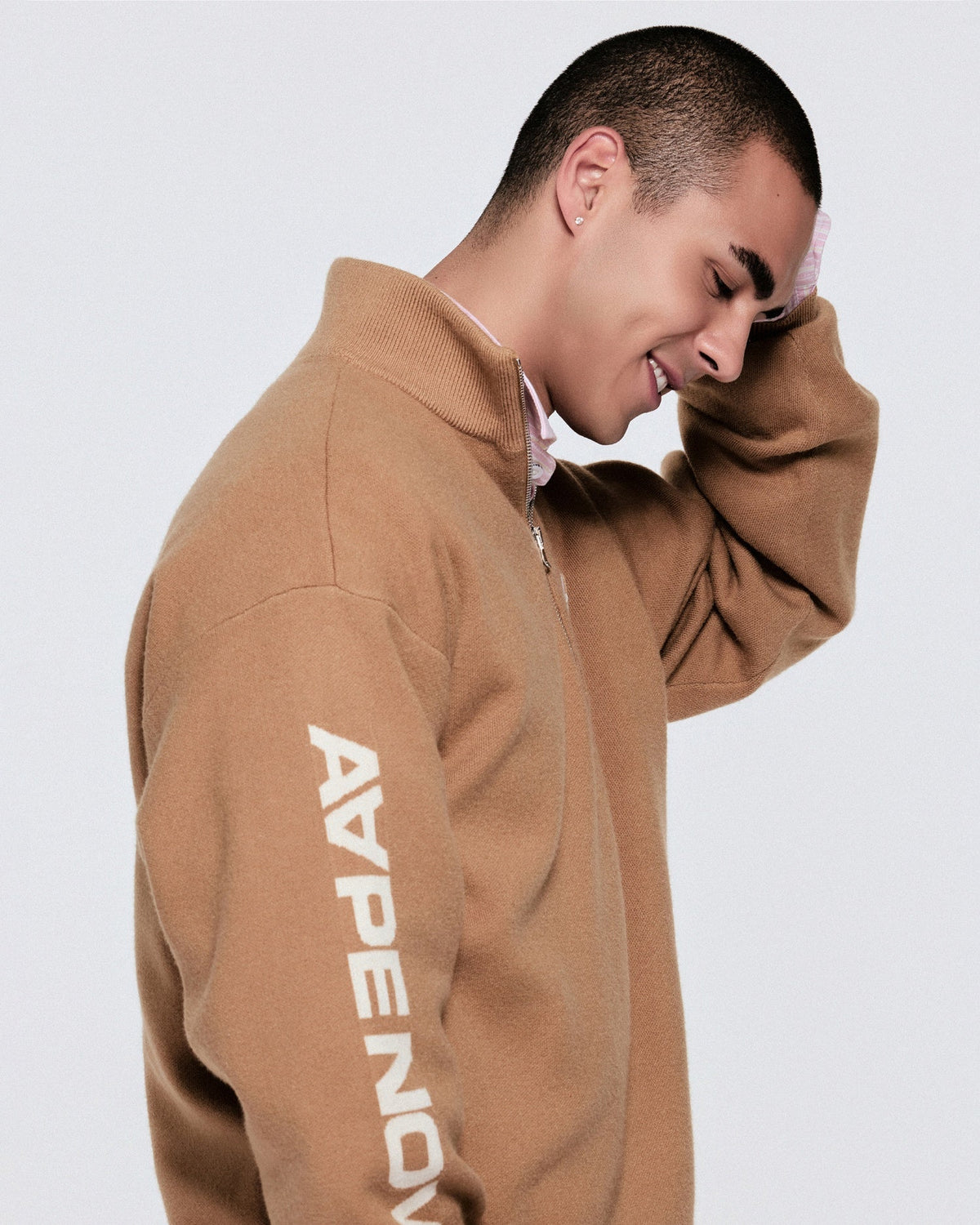香港直郵 Aape 男装 26秋冬牙刷绣徽章半拉链立领落肩长袖针织衫D386 AAPKNMD386XXR