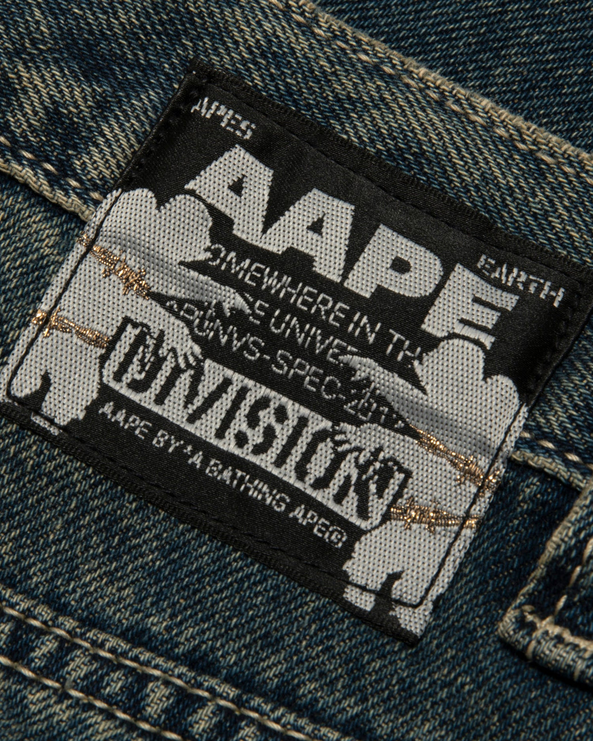香港直郵 Aape 男裝 26秋冬複古水洗做舊3D立體剪裁牛仔褲D657 AAPPTMD657XAR